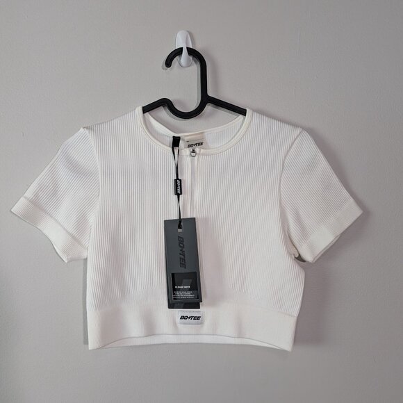 Bo and Tee Ribbed Short Sleeve Zip Front Crop Top White M - Picture 1 of 3